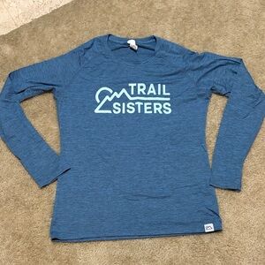 Trail Sisters long sleeve blue run shirt size xl